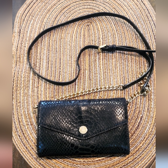 Michael Kors Handbags - Michael Kors Snakeskin Print Wallet/ Crossbody On Chain